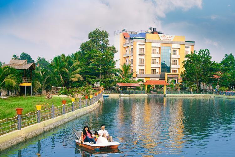 Hotel Royal Riviera Kumarakom Exterior foto